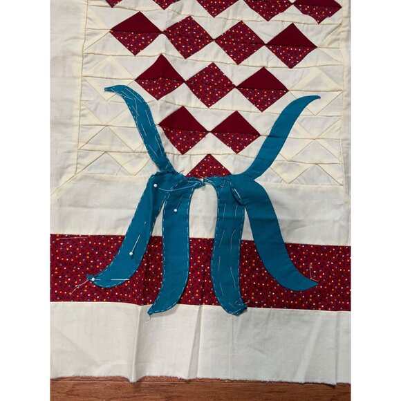 Vintage Handmade Pineapple Quilt Top 27"x23" Red & Cream with Blue Bow Appliqué - Picture 3 of 7
